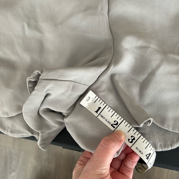 Aritzia Wilfred Arbre Shorts High rise waist scalloped hem Crepe Gray Size 2 - Picture 14 of 14